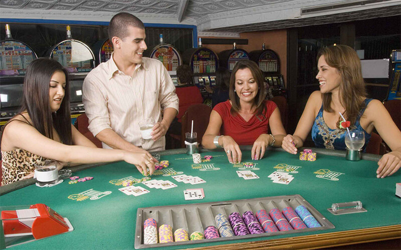 poker-game-friends